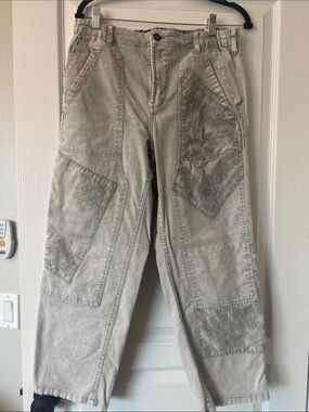 LIKE NEW Pilcro The Roamer Light Gray Embroidered Cargo Pants size 29P